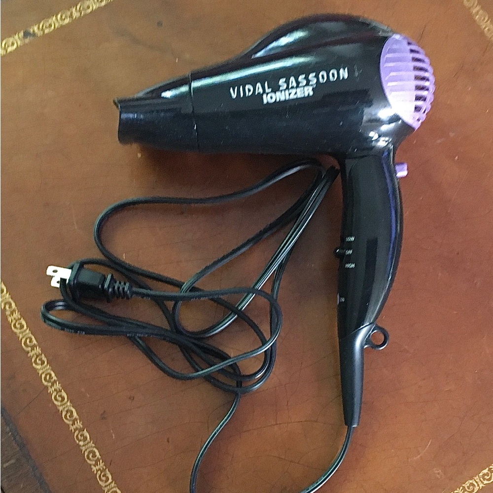 Vidal Sassoon Ionizer Hair Dryer - Black and Purple